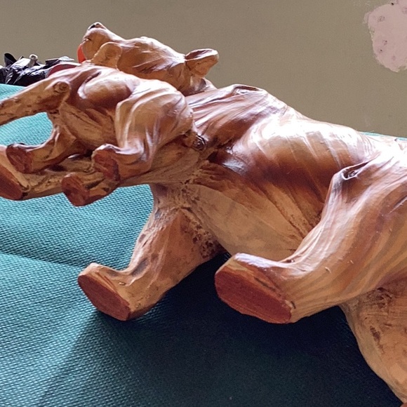 Mama bear with her cub - Picture 7 of 10